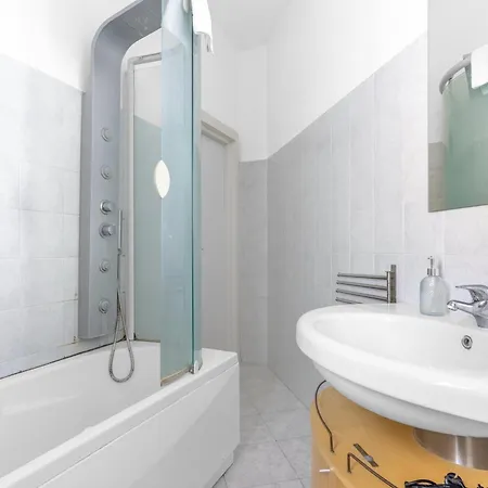 Easy Lin Apartment