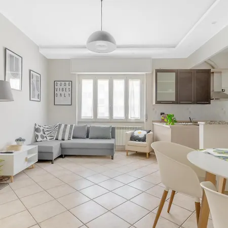Easy Lin Apartment Апартаменты Милан